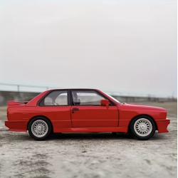 Modelīši BMW M3 E30 1:24 ar gaismu un skaņu uz akumulatoriem Mēlns