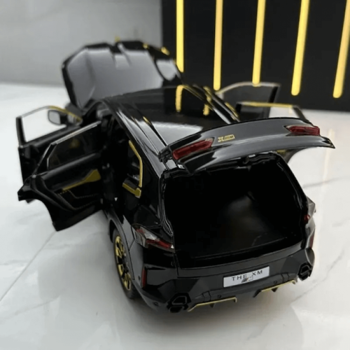 Modelīši BMW XM BLACK 1:24 ar gaismu un skaņu uz akumulatoriem