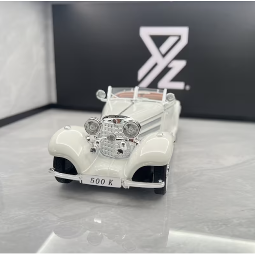 Modelīši Grand Tourer 1:24 ar gaismu un skaņu uz akumulatoriem White