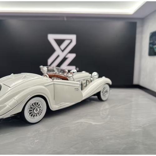 Modelīši Grand Tourer 1:24 ar gaismu un skaņu uz akumulatoriem White
