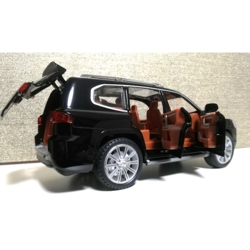 Modelīši TOYOTA LAND CRUISER LC300 1:24 ar gaismu un skaņu uz akumulatoriem Mēlns