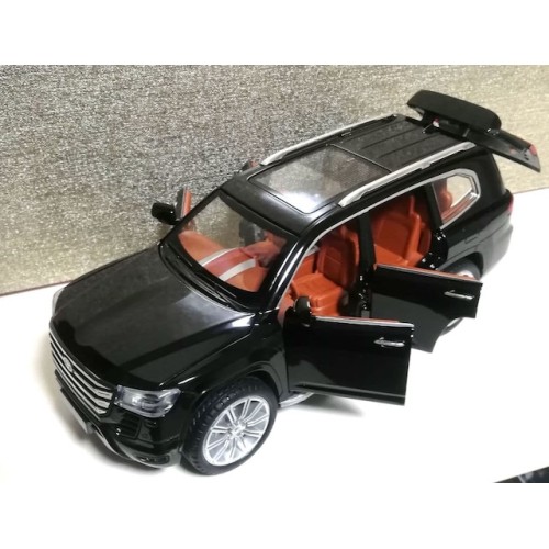 Modelīši TOYOTA LAND CRUISER LC300 1:24 ar gaismu un skaņu uz akumulatoriem Mēlns