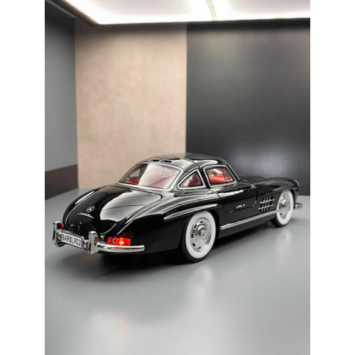 Машинка инерционная металлическая Mercedes-Benz 300 SL Black 1:24 со светом и звуком на батарейках Черный Машинка инерционная металлическая Mercedes-Benz 300 SL Black 1:24 со светом и звуком на батарейках Черный